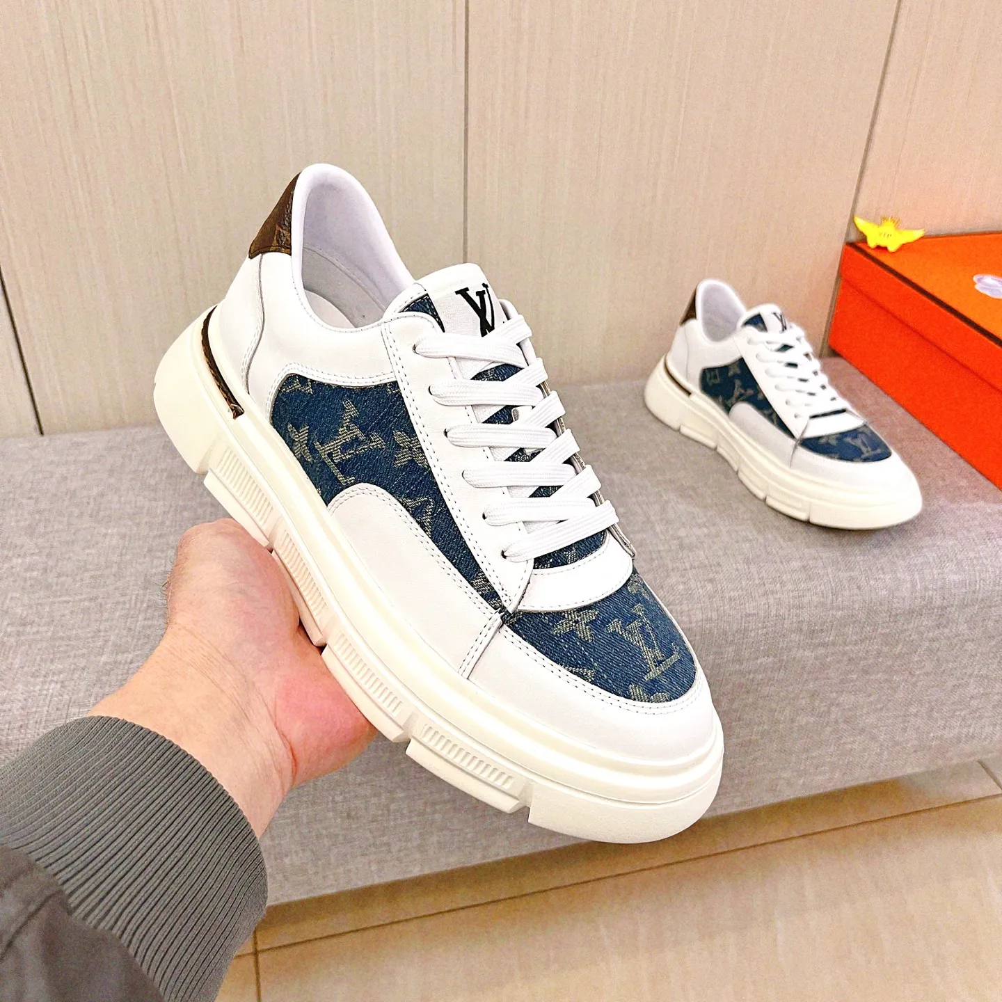 🚘🚘Factory batch 420 men's shoes💰[LV]🔥Louis Vuitton high-end men's shoes brand official website 1:1 latest masterpiece: the upper is made of Italian imported first-layer cowhide with a comfortable and breathable lining➕original non-slip and wear-resistant outsole🔥, making walking more convenient and comfortable! An exclusive new model, a stunning work, a beautiful 1:1 replica [color] compared to the official quality! Create a fashionable personality to set off your uniqueness! A must-have for trendy men! Classic 🔥Size: 38-44 Color: 🔥 2⃣️colors available🔥.